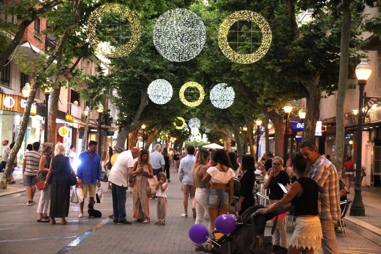 Ambiente durante la Noche Abierta de Dénia 05