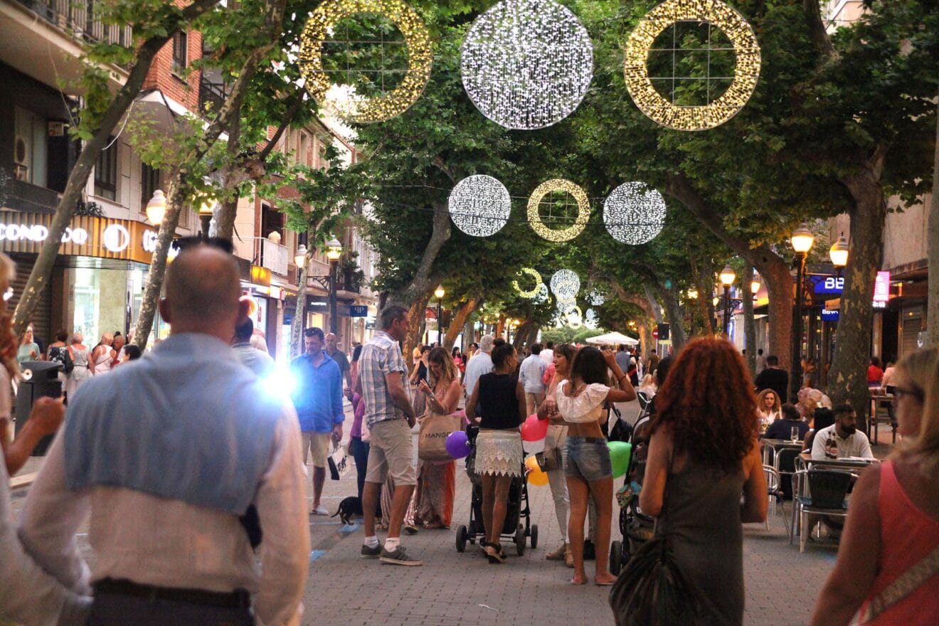 Ambiente durante la Noche Abierta de Dénia 06