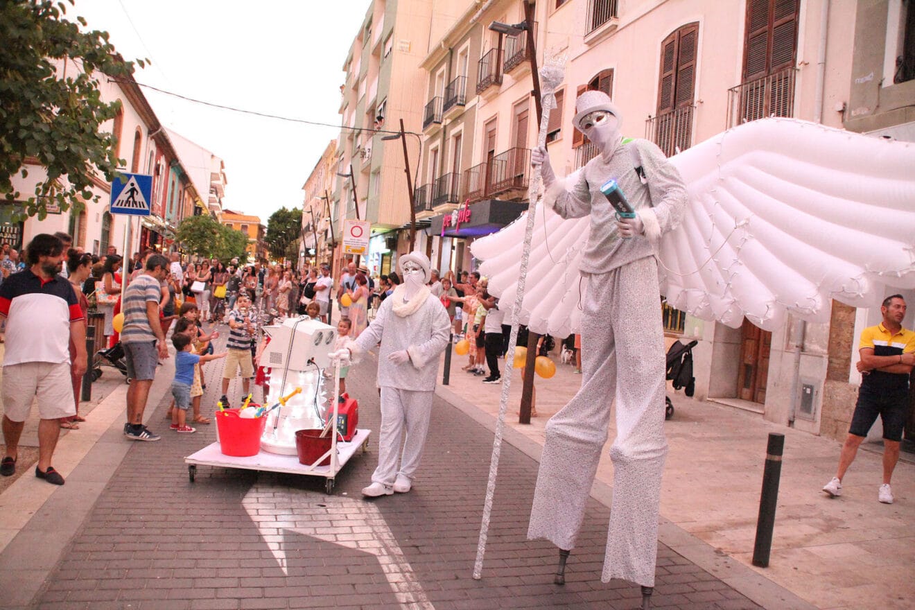 Ambiente durante la Noche Abierta de Dénia 10
