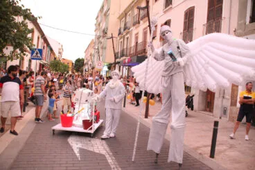 Ambiente durante la Noche Abierta de Dénia 10