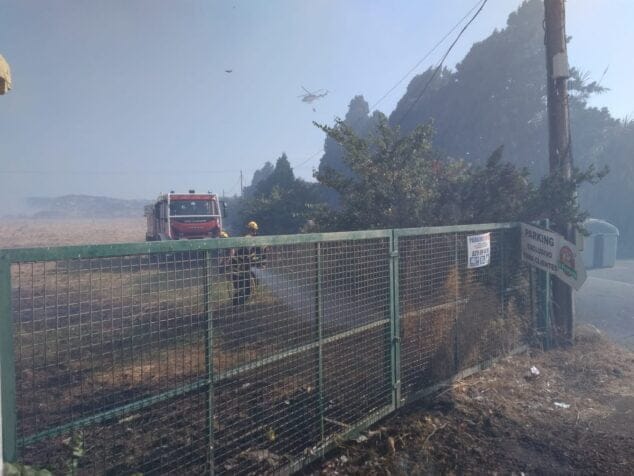 Se declara un incendio de vegetación y cañar en Dénia 7 bomberos y helicoptero en la extincion del incendio de denia