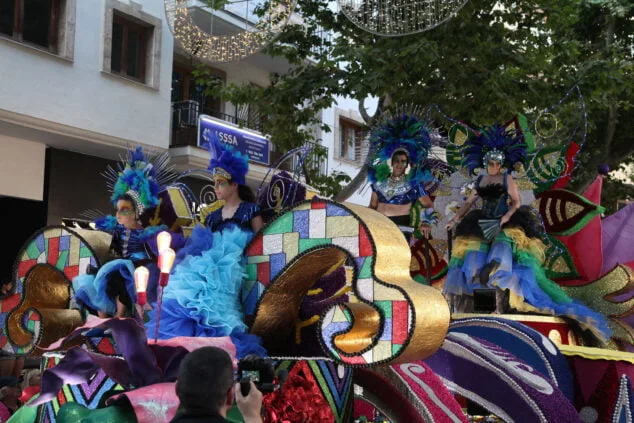 Imagen: Carroza Darrere del Castell