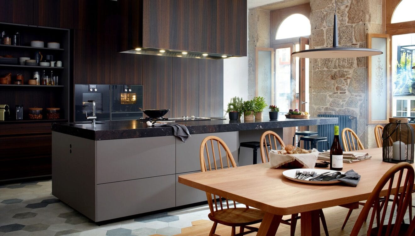 Cocina rústica con mobiliario de madera