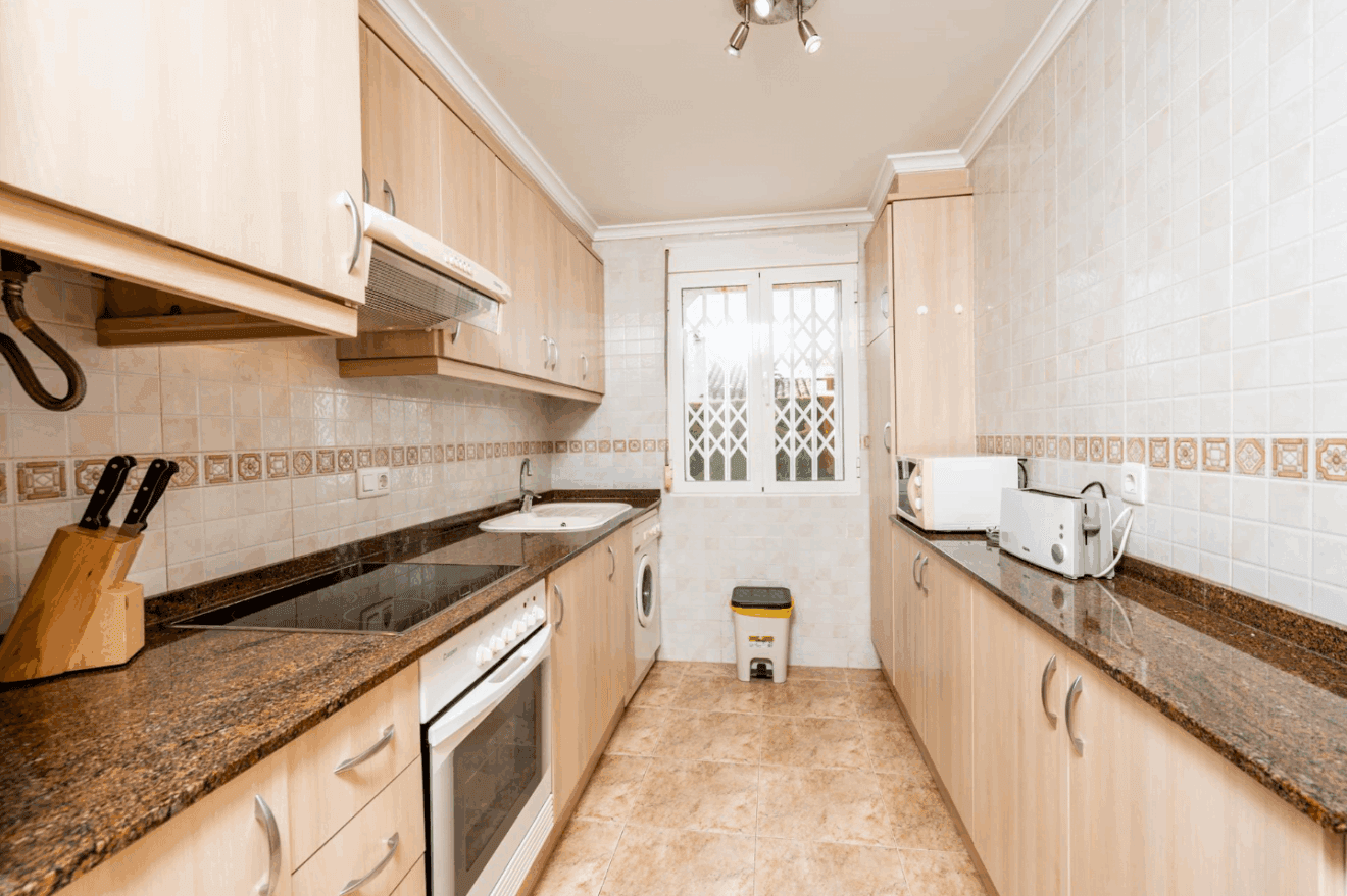 Cocina totalmente equipada con mucho almacenaje