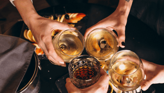 disfruta de un buen vermut con amigos