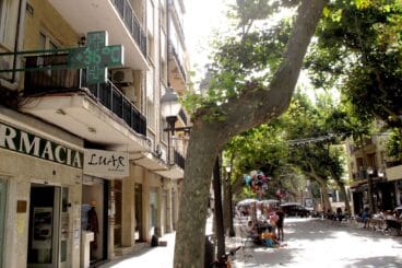 el termometro de una farmacia de denia marcando 36o