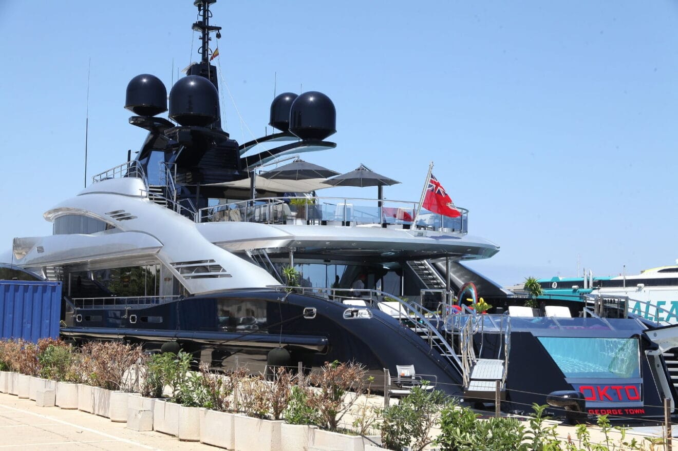 El yate tiene 64 metros de eslora