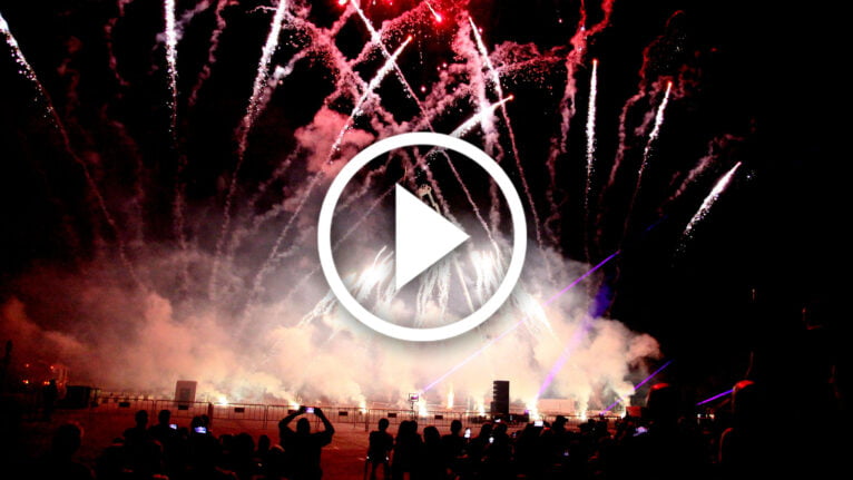 Espectáculo final de fuegos artificiales en las Fiestas Mayores de Dénia