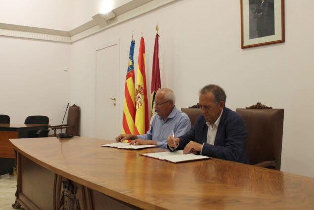 Imagen: Firma del convenio entre Conselleria y el Ayuntamiento de Dénia