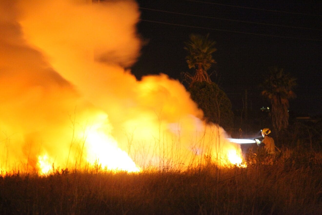 Incendio de una parcela de Torrecremada