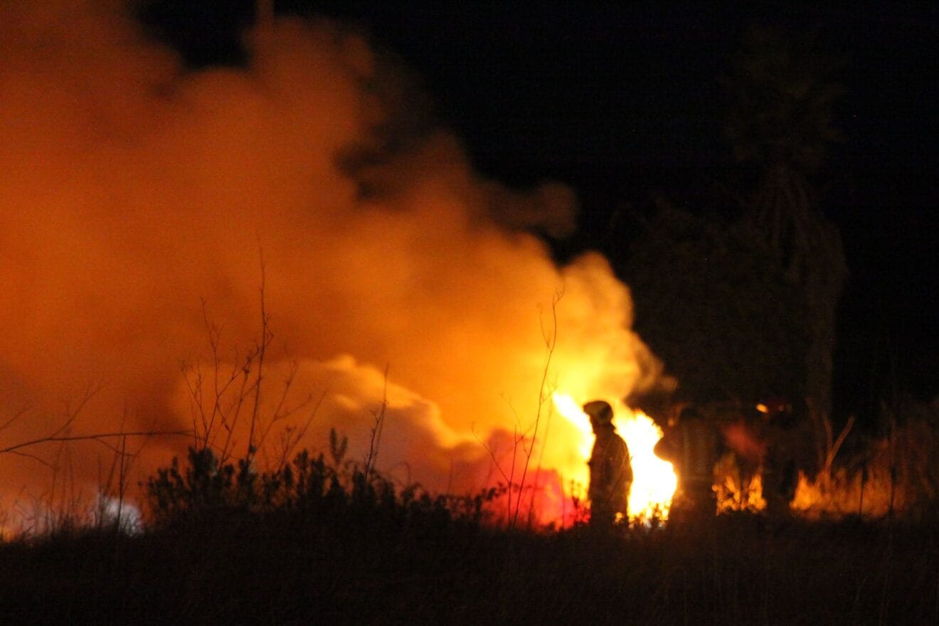 Incendio de vegetación en Torrecremada