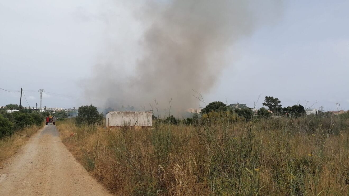 Incendio en Dénia, cerca de La Pedrera