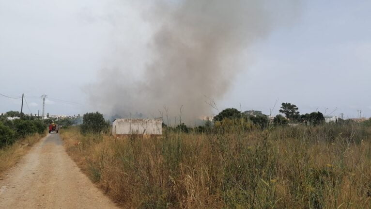 Incendio en Dénia, cerca de La Pedrera
