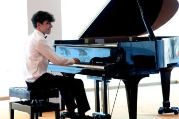 Jorge Miquel Ordoñez durante el recital de piano del RCNDénia