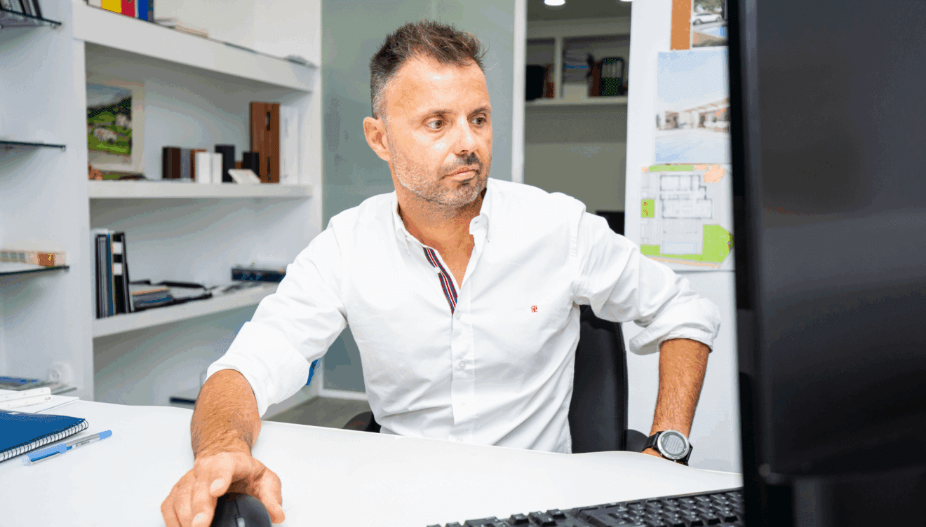 Juanma Arregui, Arquitecto Técnico