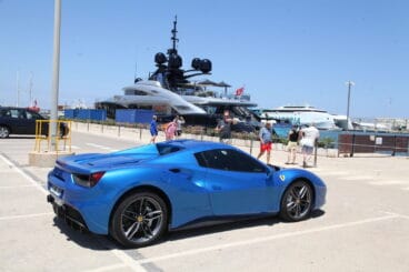 Megayate Okto en el puerto de Dénia