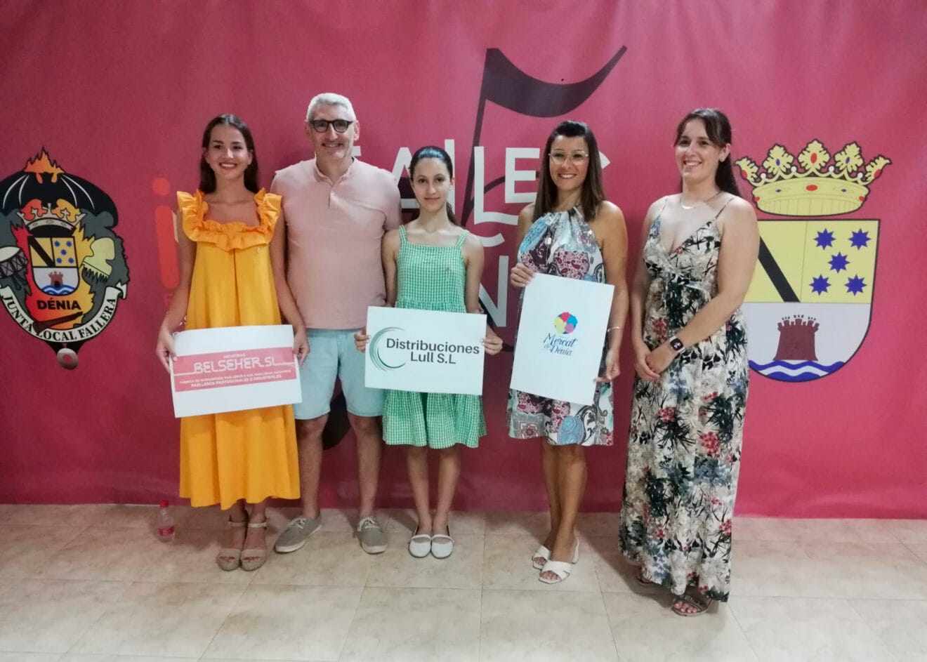 Presentación de la fideuà solidaria de la Junta Local Fallera en las Fiestas Mayores de Dénia