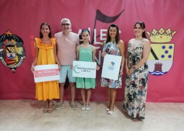 Präsentation der Solidaritätsfideua des örtlichen Fallera-Vorstands bei den großen Festivals von Denia