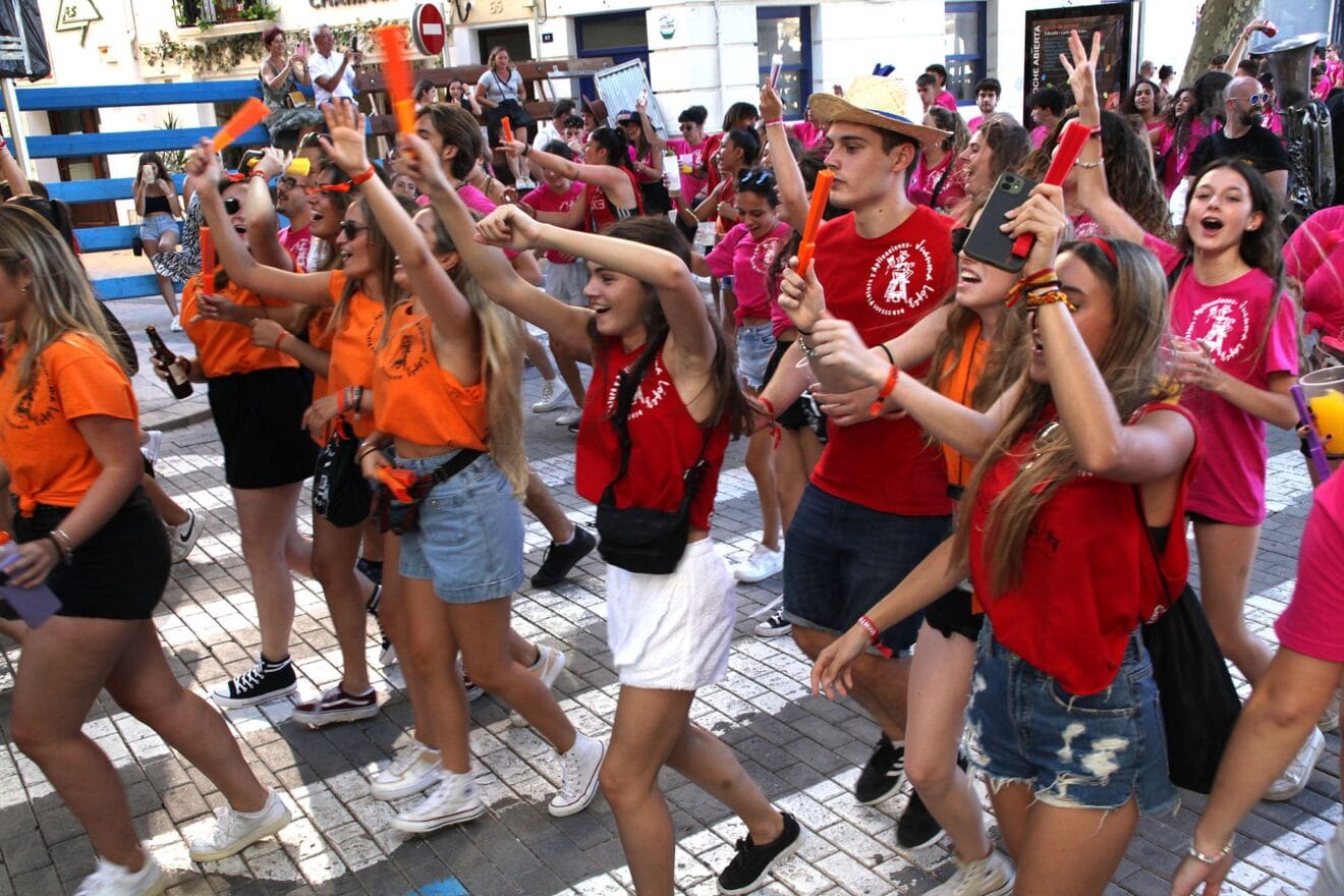 Quintos de Dénia durante la segunda entrada de toros