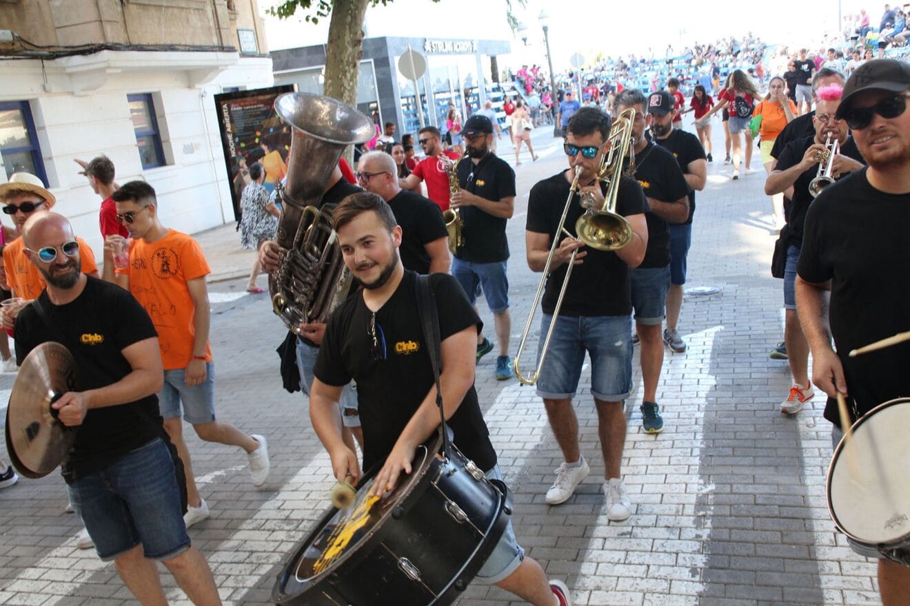 Quintos de Dénia durante la segunda entrada de toros 05