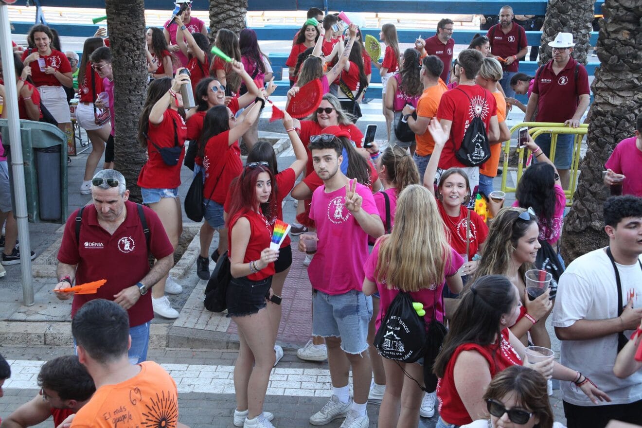 Quintos de Dénia durante la segunda entrada de toros 16
