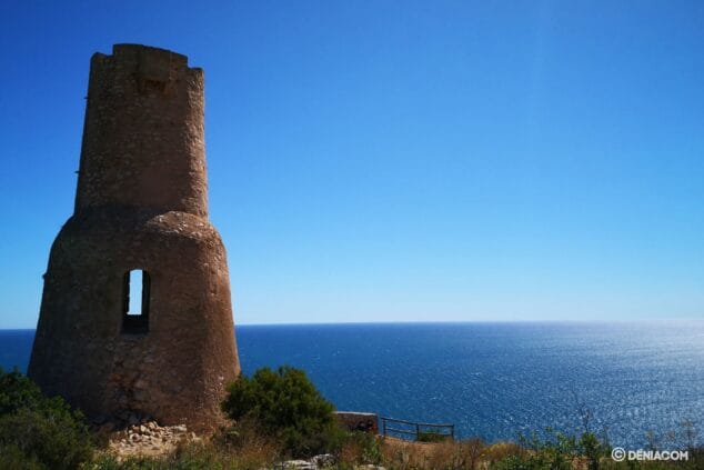 Estas son las 16 rutas nocturnas par a descubrir Dénia y la Marina Alta este verano 1 Imagen: Torre del Gerro Dénia