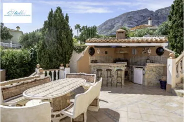 Zona de barbacoa en la terraza exterior