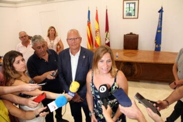 bernabe informa a los medios tras acabar la reunion con vicent grimalt