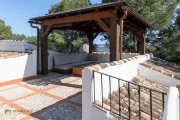 Cenador con zona lounge y espectaculares vistas