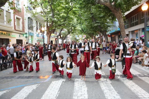 desfile infantil de moros y cristianos en denia 107