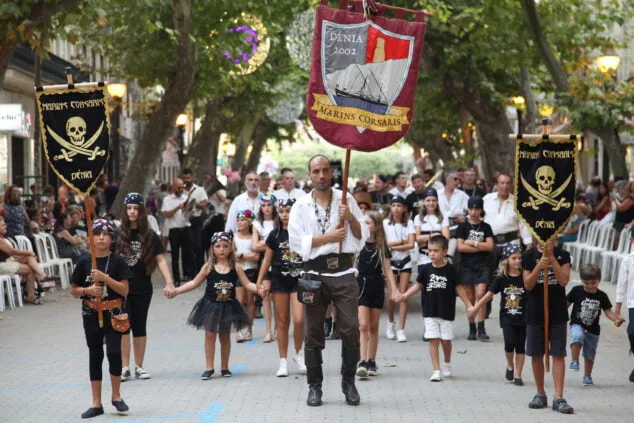 desfile infantil de moros y cristianos en denia 108