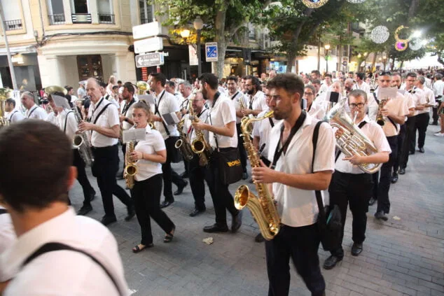 desfile infantil de moros y cristianos en denia 11