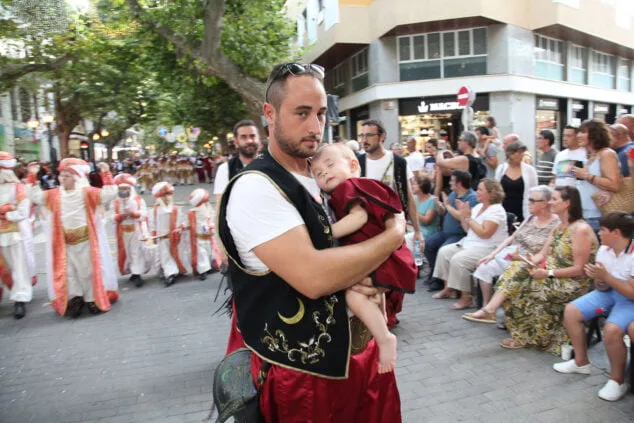 desfile infantil de moros y cristianos en denia 111