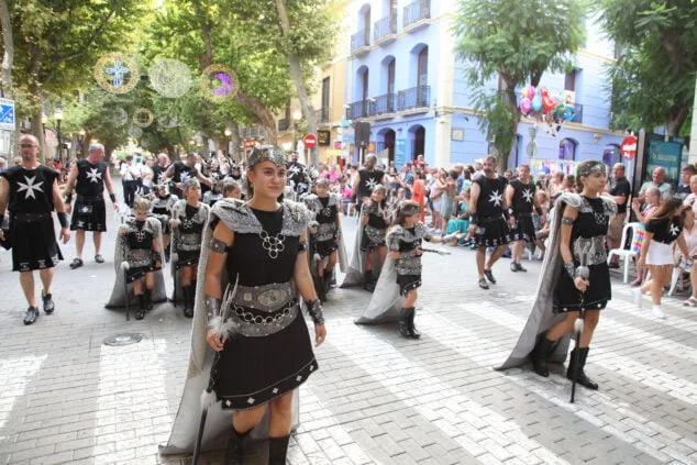 desfile infantil de moros y cristianos en denia 27