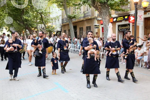 desfile infantil de moros y cristianos en denia 35