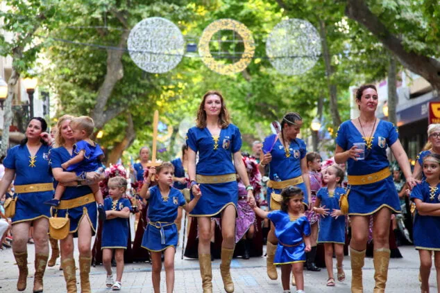 desfile infantil de moros y cristianos en denia 46