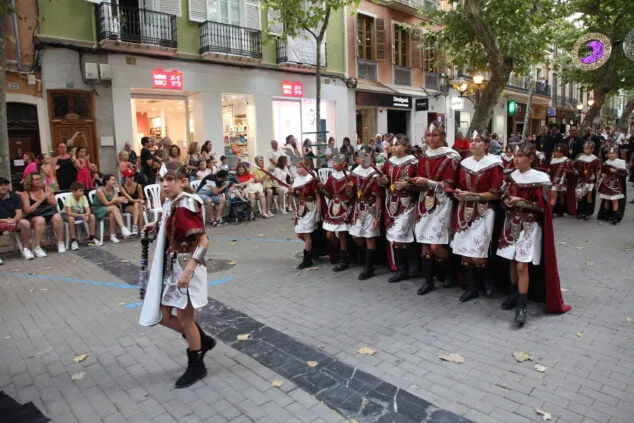 desfile infantil de moros y cristianos en denia 75