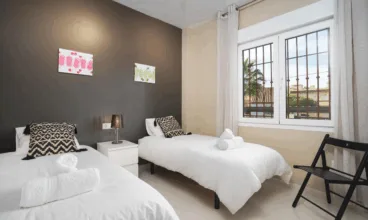 Dormitorio doble con dos camas individuales