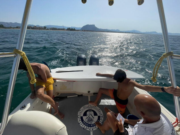 Image: Young people rescued in Dénia