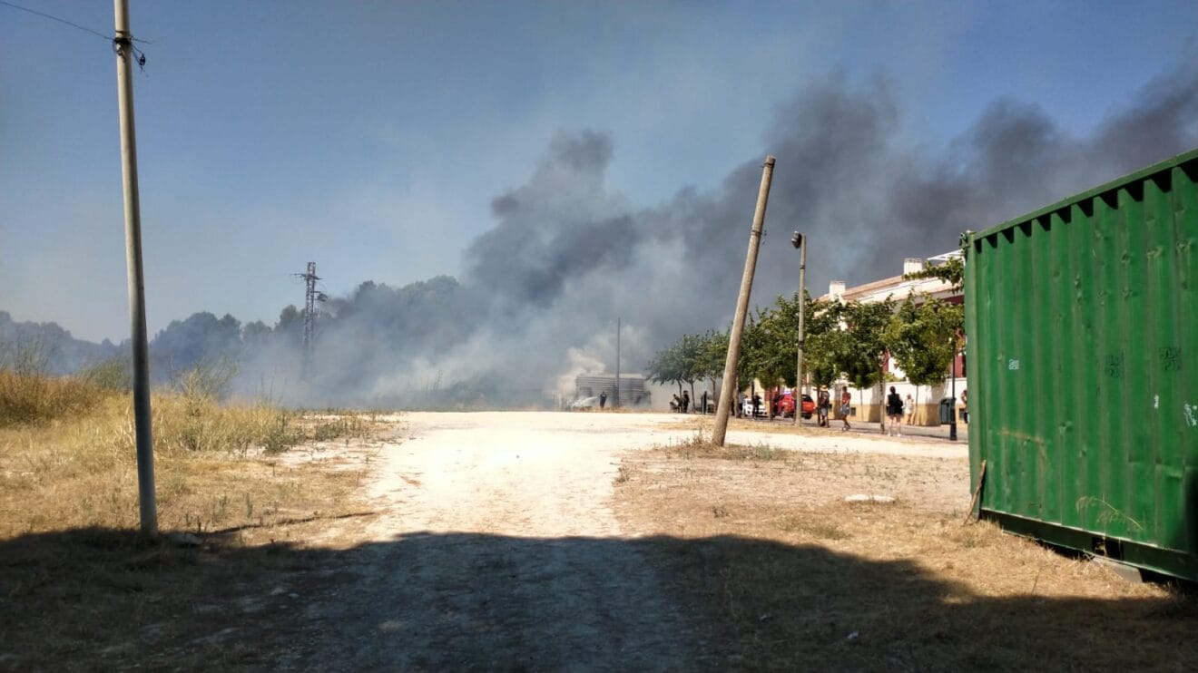 Labores de extinción del fuego en Jesús Pobre