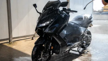 Lavar moto en Dénia