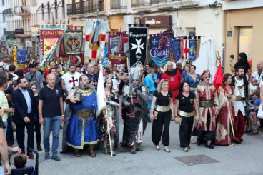 Llegada de las capitanías para el pregón de los Moros y Cristianos de Dénia
