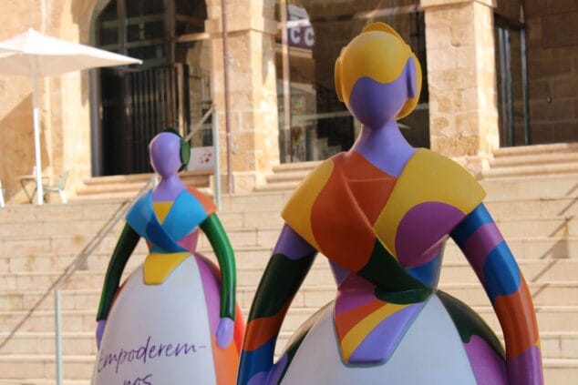 Imagen: Monumentos de la exposición Valencianes per la igualtat
