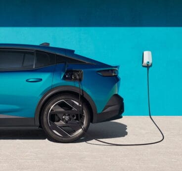 Peugeot 408 con tecnología híbrida enchufable