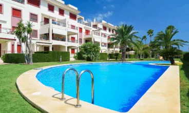 Piscina comunitaria ideal para el verano