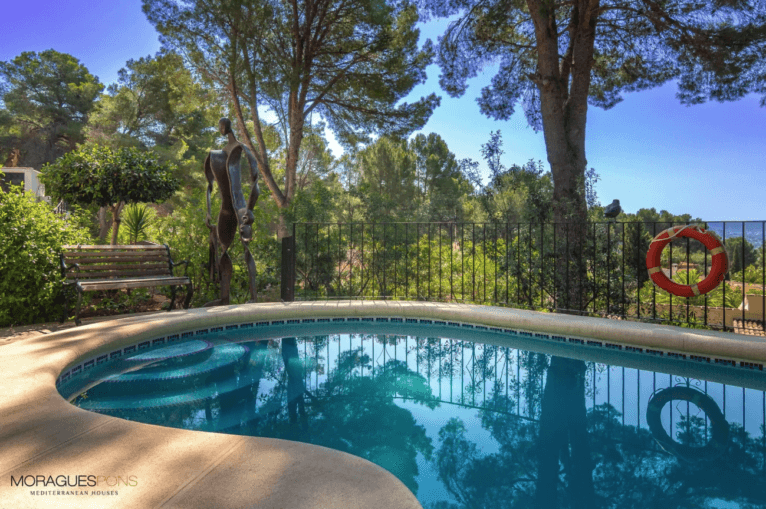 Piscina de agua salada con vistas espectaculares