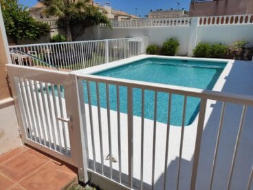 Protege tu piscina con las vallas de seguridad de Aluvent