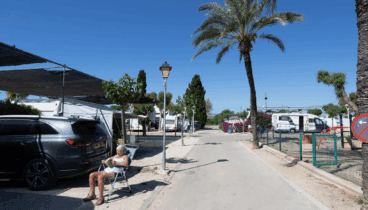 Relájate en tu parcela cubierta o descubierta del camping