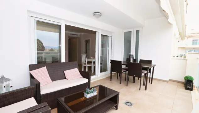 El luminoso apartamento con vistas al mar en Dénia al que no te podrás resistir 5 salida directa a la terraza desde el salon