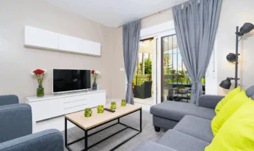 Salón de la vivienda con salida a la terraza